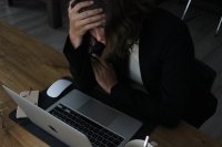 Waarom cortisol bij vrouwen eerder slaat op je buik