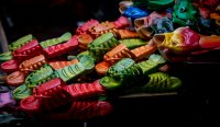 Jelly shoes zijn officieel terug, en duurder dan ooit
