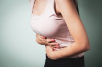 Je huisarts mag menstruatiepijn niet meer wegwuiven